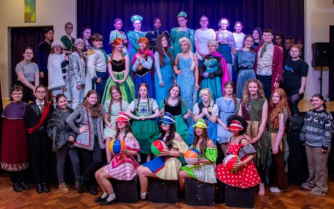 Students put on sparkling performance of Frozen Jr!